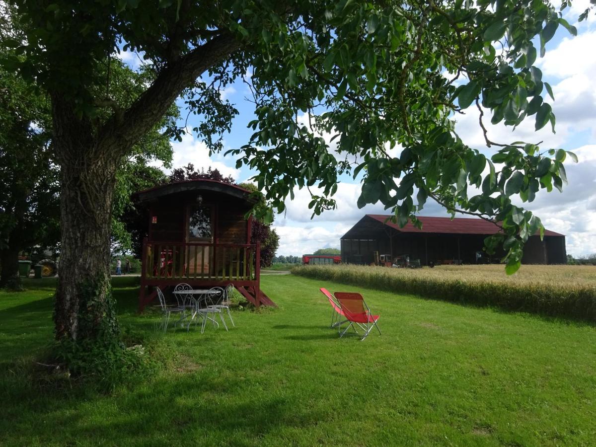 Bed and Breakfast La Ferme De L'Isle Et Sa Roulotte Avaray Exterior foto