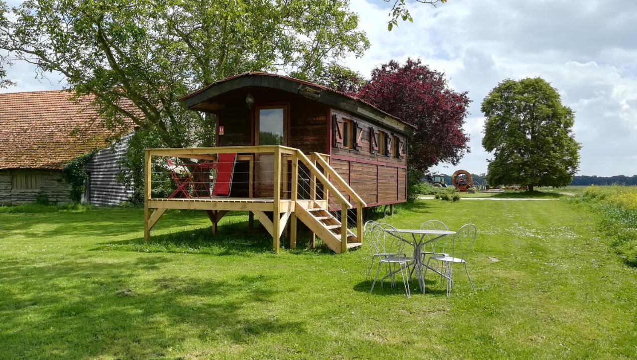 Bed and Breakfast La Ferme De L'Isle Et Sa Roulotte Avaray Exterior foto