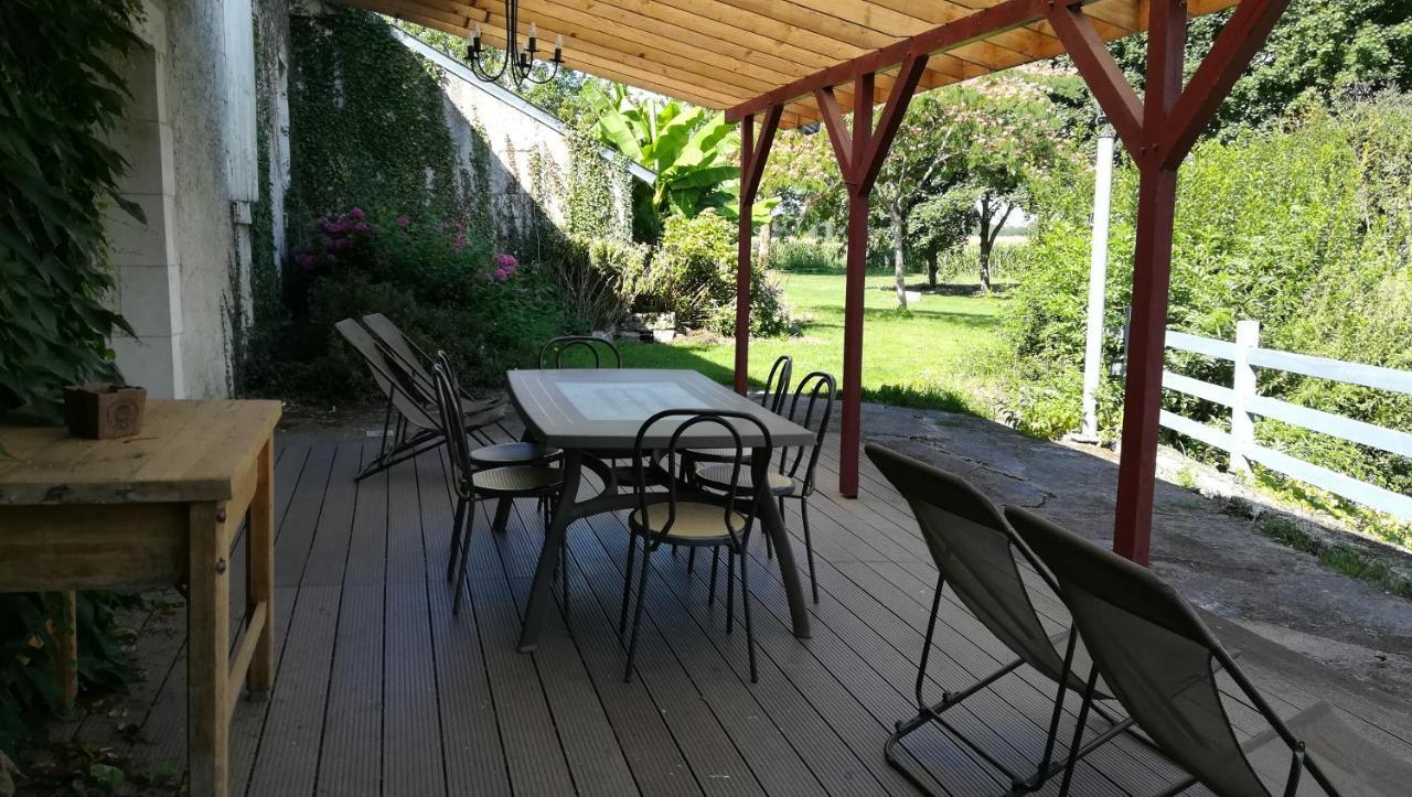 Bed and Breakfast La Ferme De L'Isle Et Sa Roulotte Avaray Exterior foto