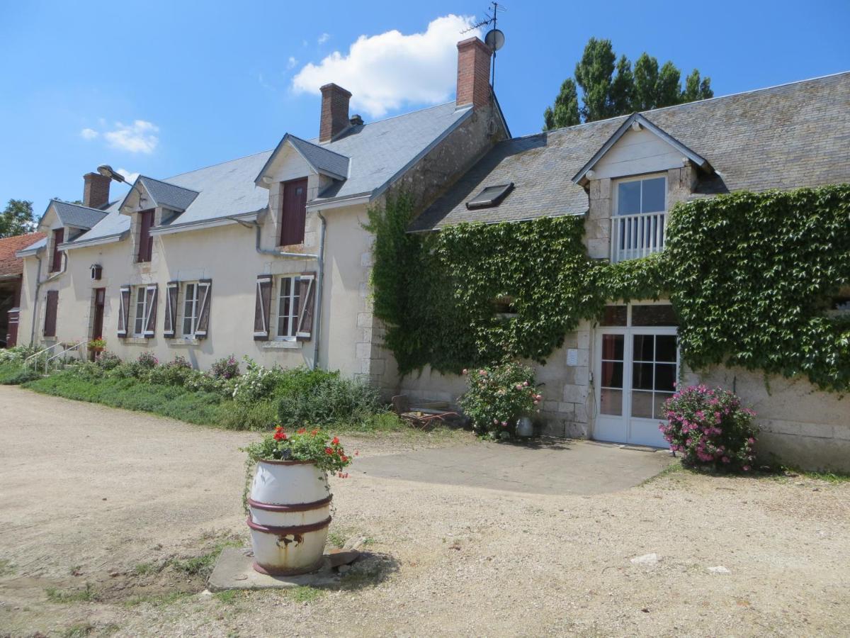 Bed and Breakfast La Ferme De L'Isle Et Sa Roulotte Avaray Exterior foto