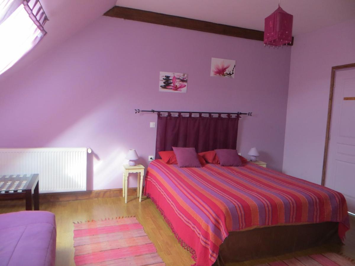 Bed and Breakfast La Ferme De L'Isle Et Sa Roulotte Avaray Exterior foto