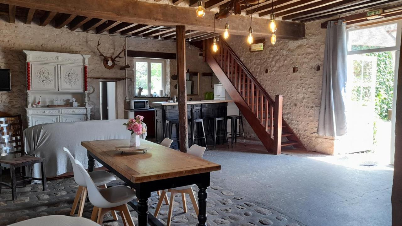 Bed and Breakfast La Ferme De L'Isle Et Sa Roulotte Avaray Exterior foto