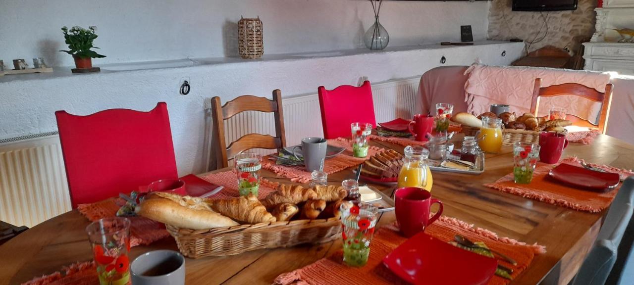 Bed and Breakfast La Ferme De L'Isle Et Sa Roulotte Avaray Exterior foto